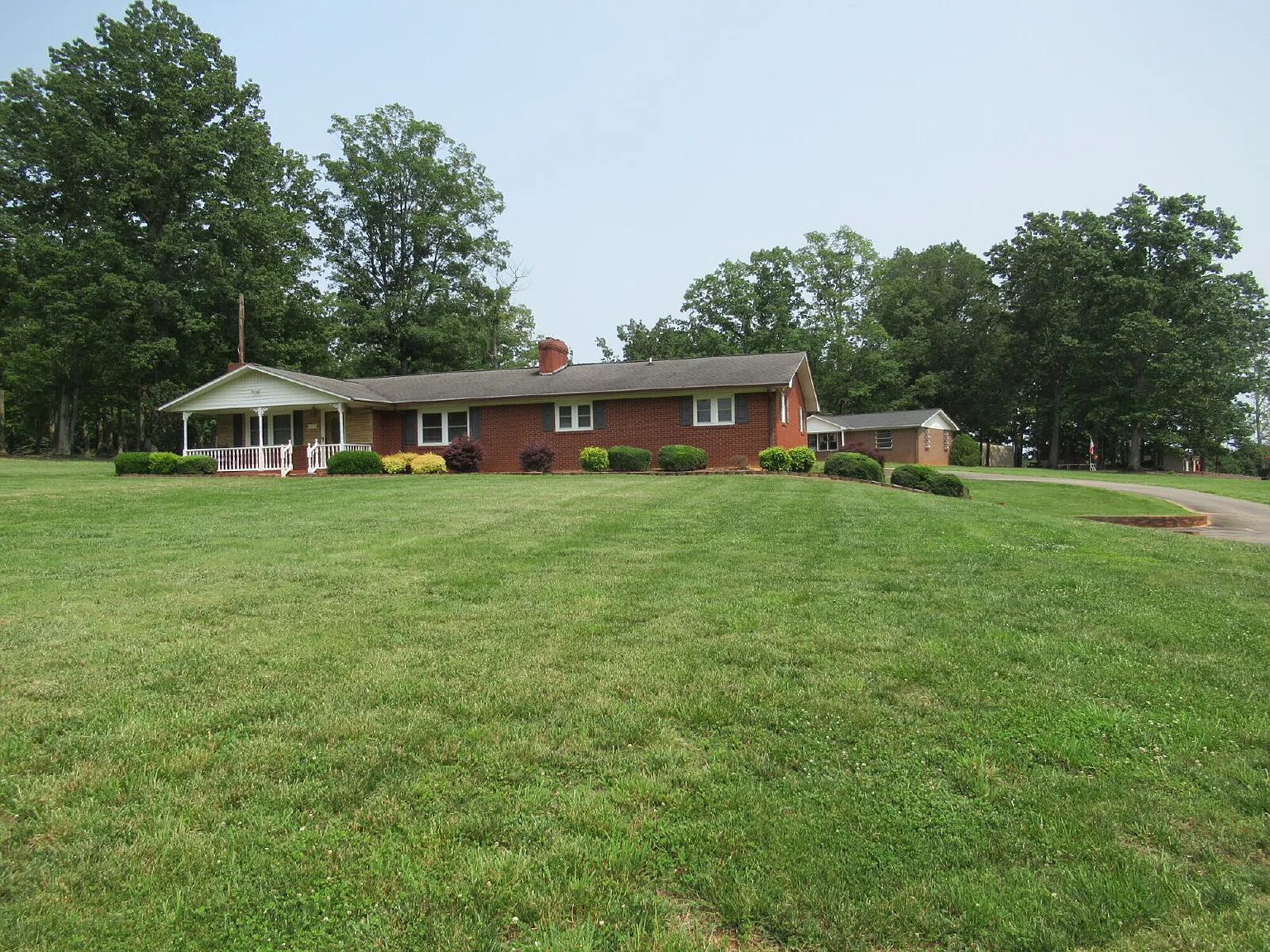 3 bed, 2.5 bath, 3164 sqft, $2,500 — Photo 3