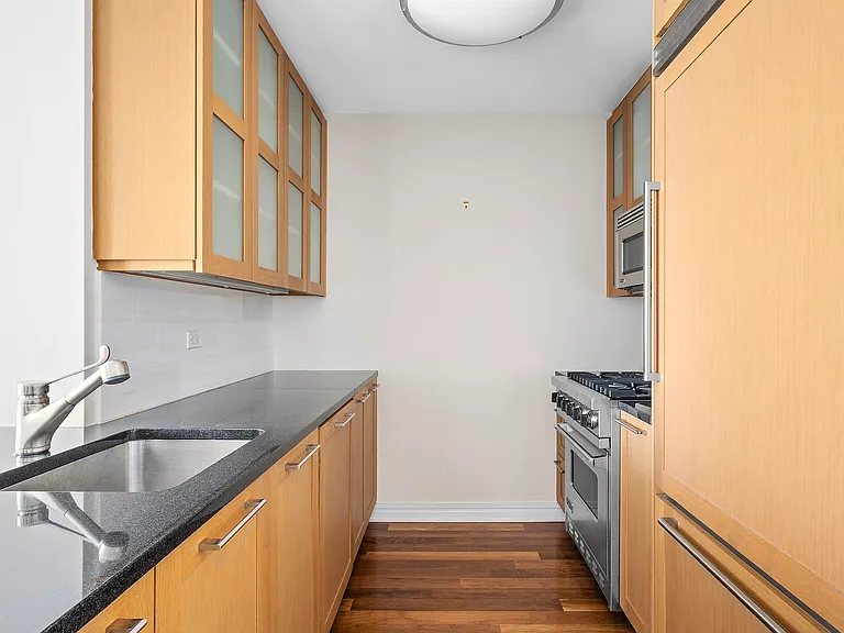 200 W End Ave #16D — Photo 2