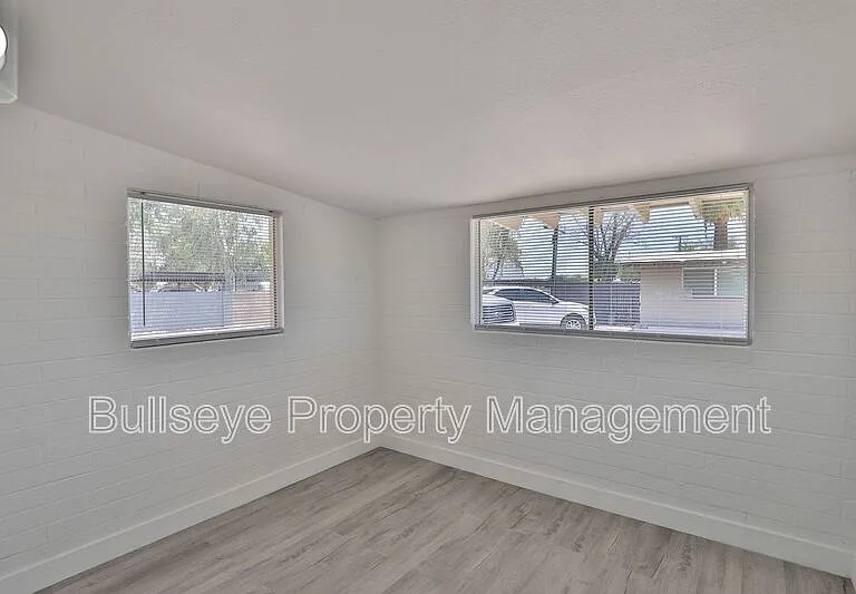 621 S California St #B — Photo 11