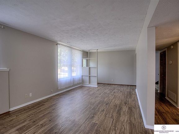 3rd image of 8316 Grand Ave