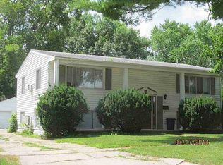 355 9th St, Marion, IA 52302