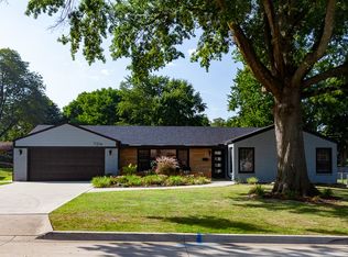 7214 Sunset Ter, Windsor Heights, IA 50324