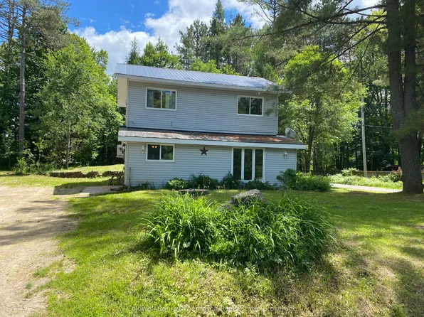 31 Hutcheson Beach Rd, Huntsville, ON P1H 1N4