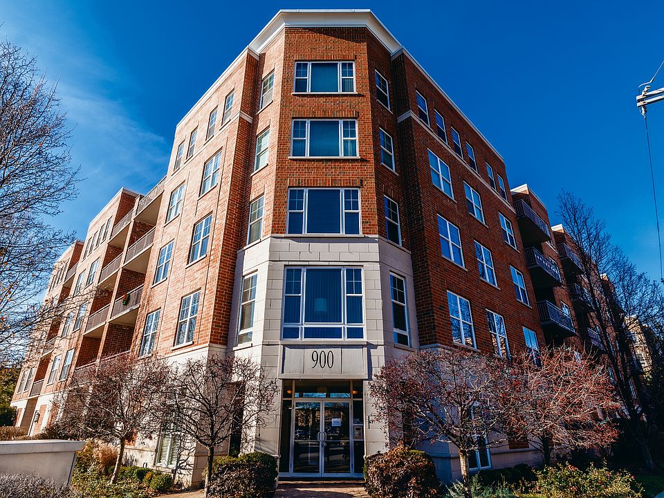 1st image of 900 Lee St Unit 208