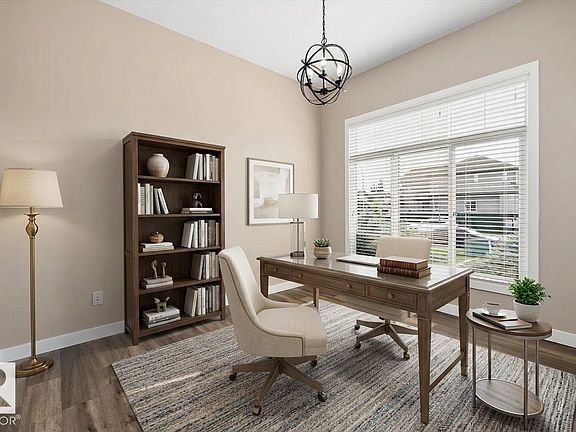 4th image of 4044 Crowsnest Cres