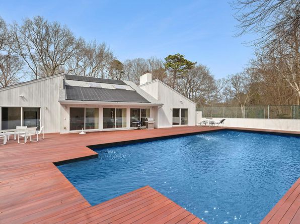 8 Midhampton Court, Quogue, NY 11959