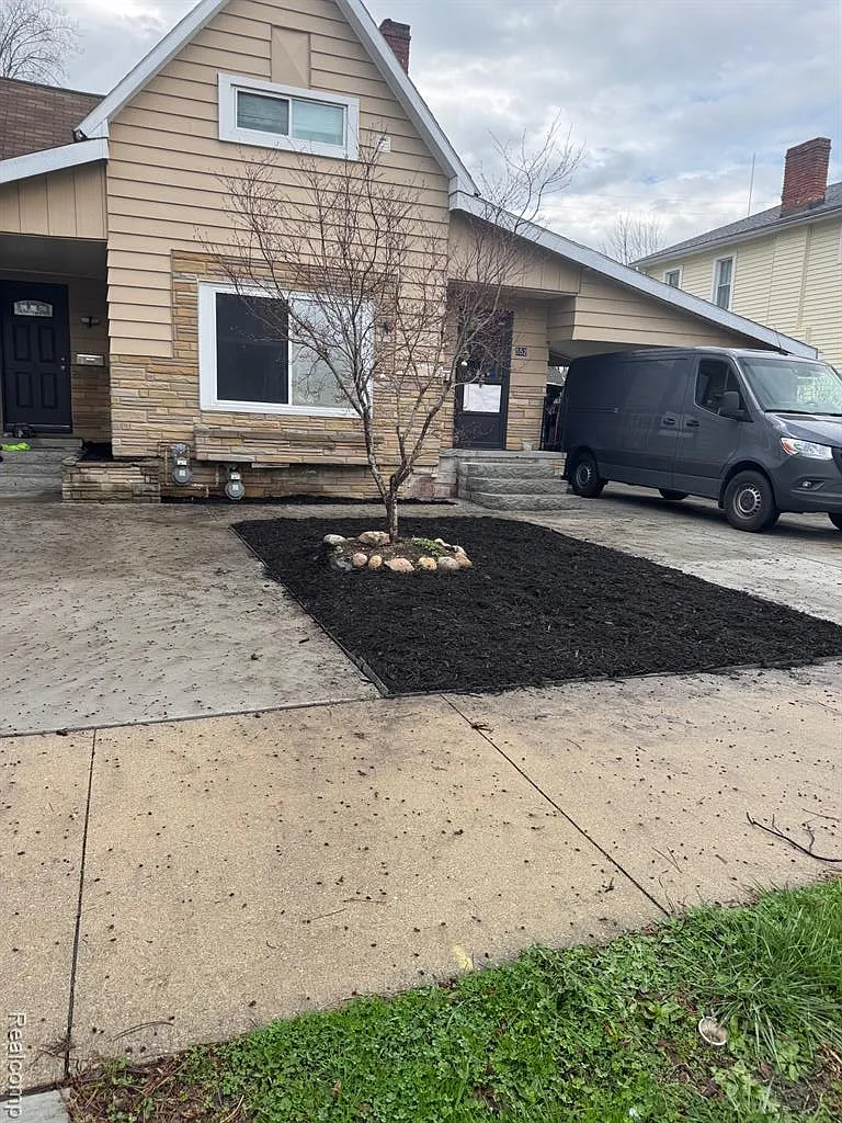1 bed, 1.0 bath, 1600 sqft, $900 — Photo 1