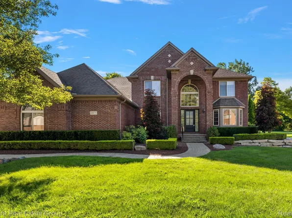 49673 Shelby Creek Dr, Shelby Township, MI 48317