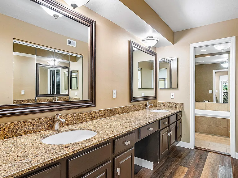 5664 Santiago Cir — Photo 32