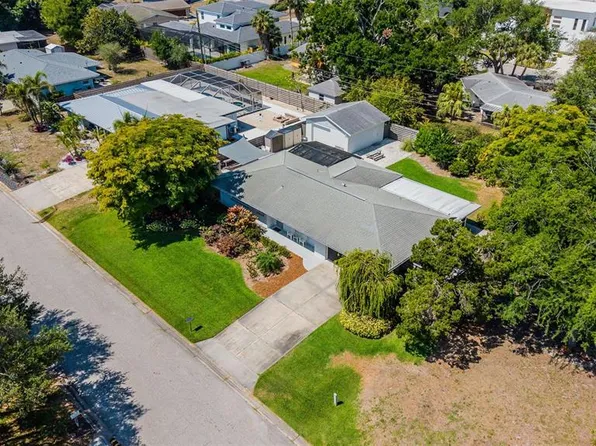 2747 Jefferson Cir, Sarasota, FL 34239