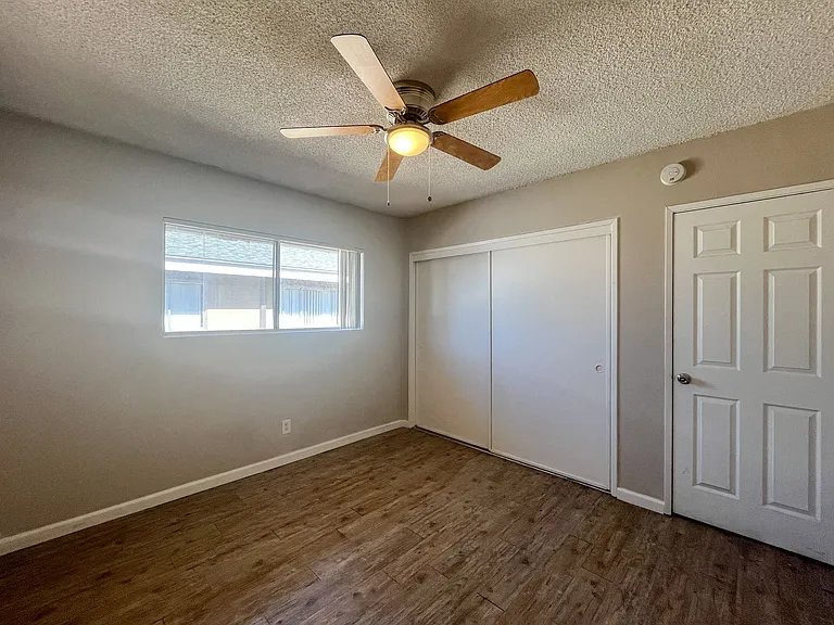 1828 W Glen Ave — Photo 12