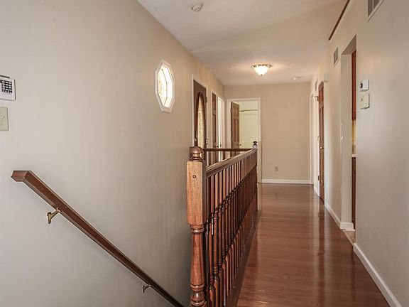 4th image of 453 Christina Dr