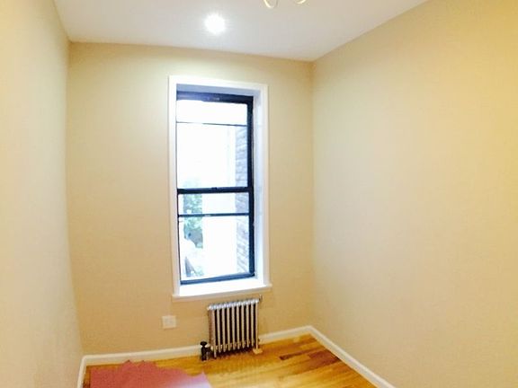 5th image of 117 Jefferson Ave APT 18