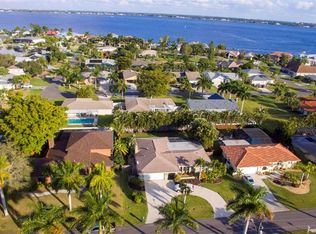 3915 SE 19th Pl, Cape Coral, FL 33904