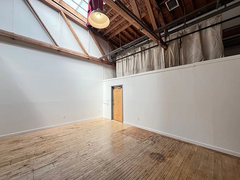 1148 E 18th St #2 — Photo 8