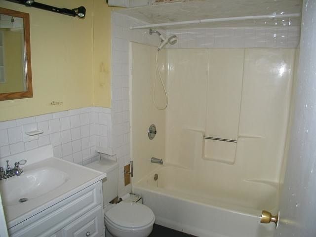 2nd image of 32 Appleton St APT 4