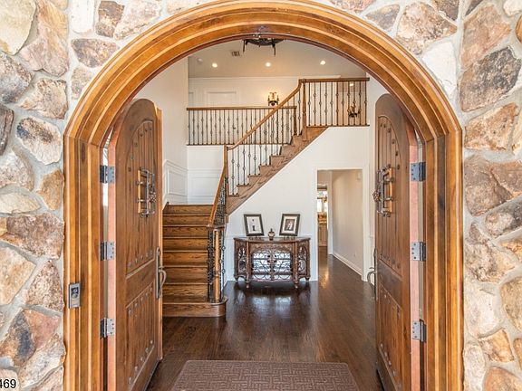 4th image of 36 Sandy Hill Rd