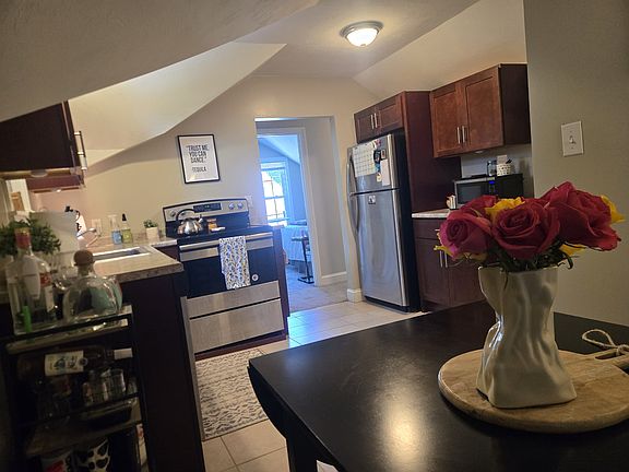 3rd image of 171 Peirce St APT C
