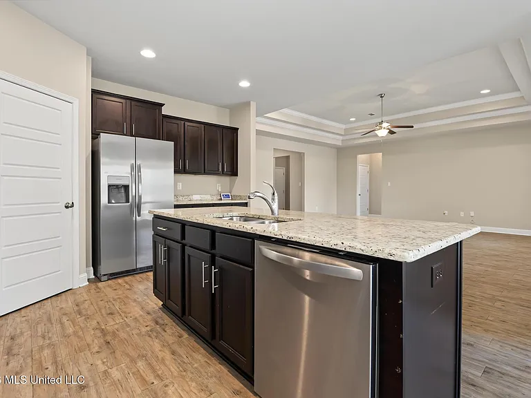 14894 Calcutta Dr — Photo 8
