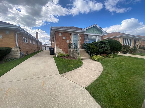 2nd image of 4604 N Ozark Ave