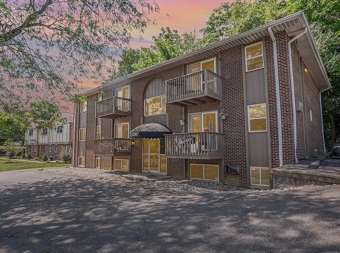 2367 Memorial Pkwy - unit 1 — Photo 4
