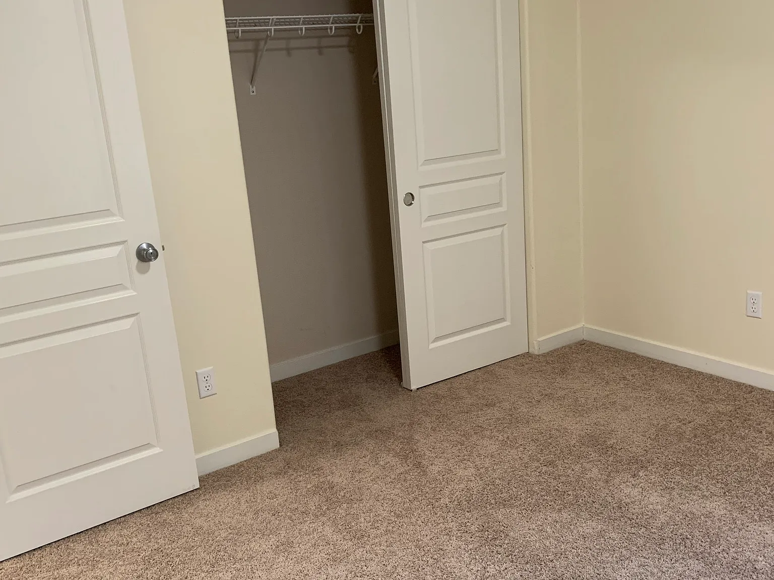 3 bed, 2.5 bath, 1677 sqft, $1,000 — Photo 4