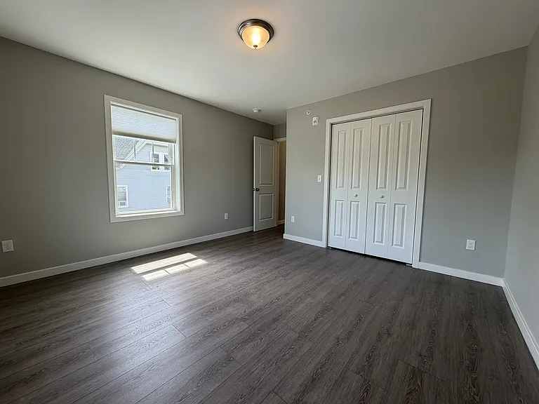 30-32 Osborne St #4 — Photo 13