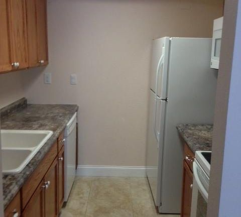 3rd image of 3916 Mount Vernon Ave #3916