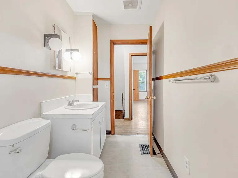 47-53 S Burgess Ave — Photo 21