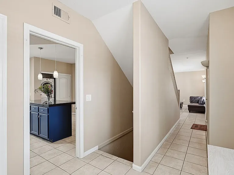 1081 W 1st St #10 — Photo 16