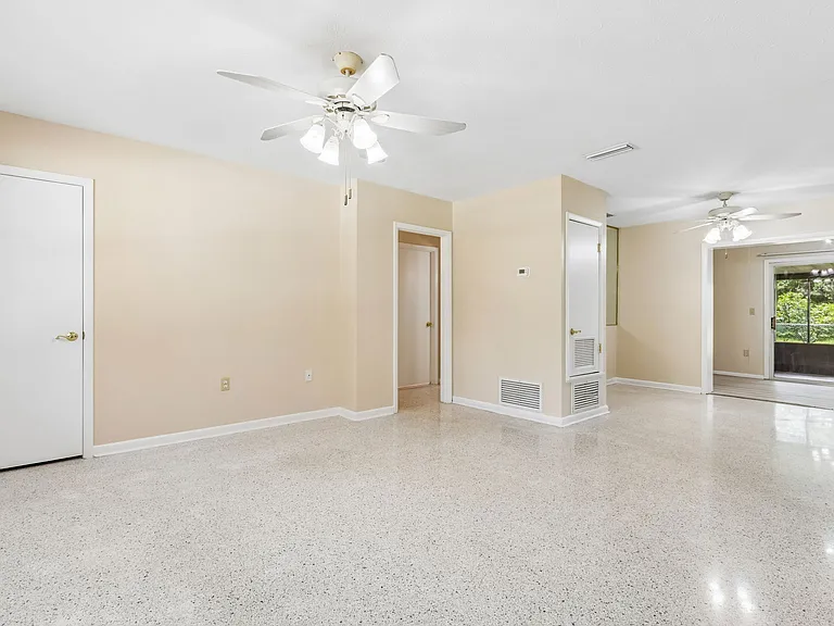 2406 Husson Ave — Photo 8