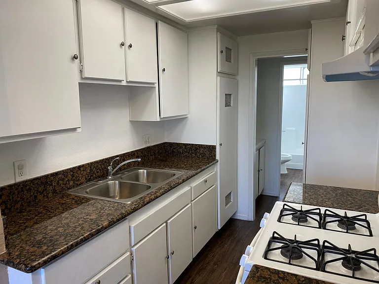 415 E Pine St #5 — Photo 5