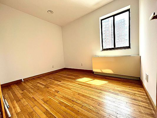 5th image of 370 W 30th St APT 9B