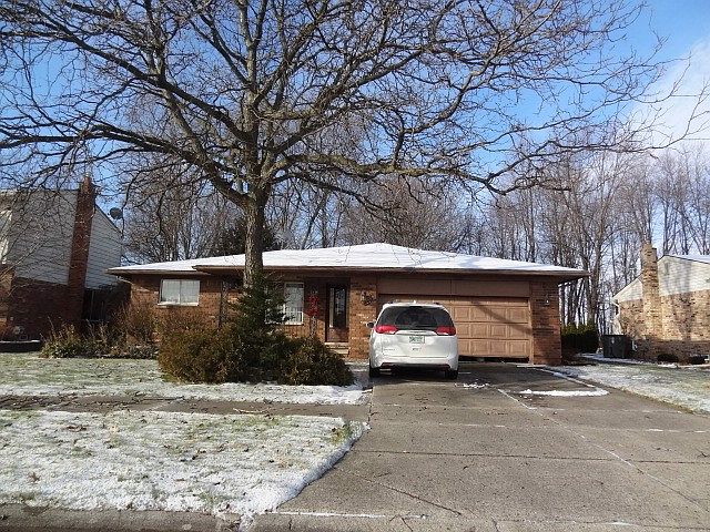 1st image of 40645 Groveland Dr