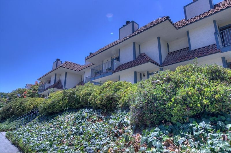 1st image of 2084 Calabazas Blvd