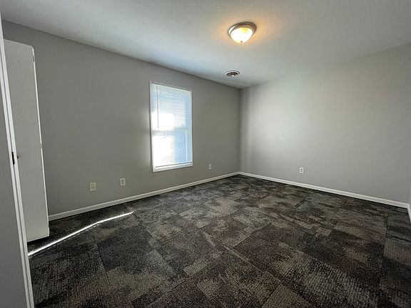 4th image of 302 Stone Dr APT B