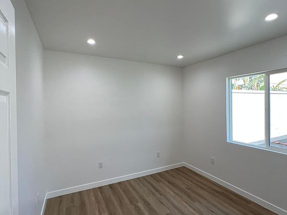 5th image of 10225 Vena Ave