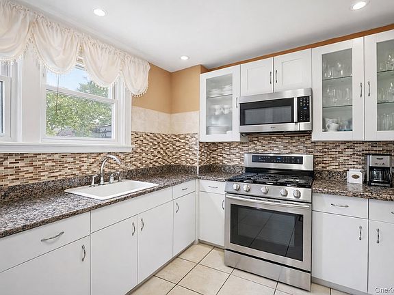 4th image of 5911 Fresh Pond Road