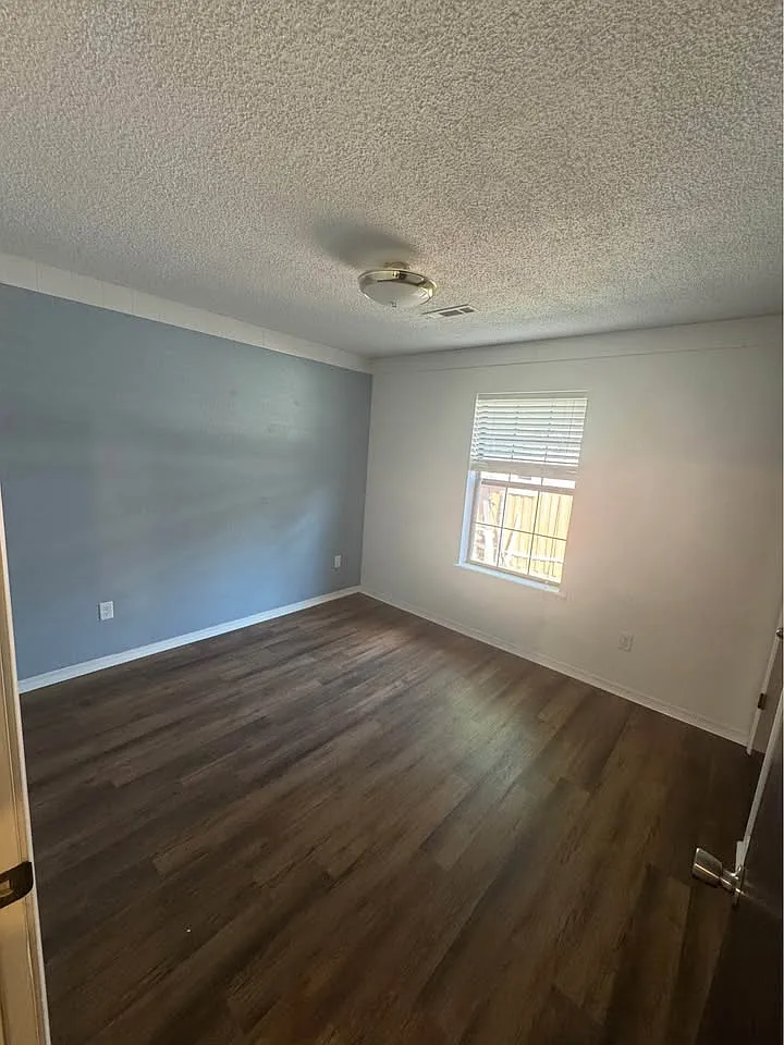 3 bed, 1635 sqft, $700 — Photo 1