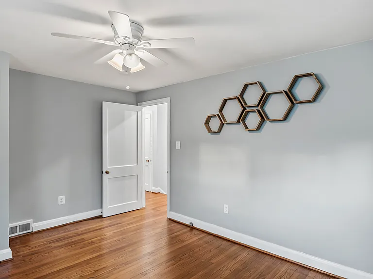 5911 Brackenridge Ave — Photo 6
