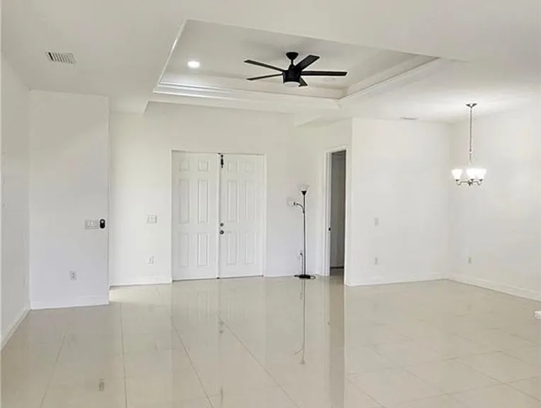 1147 Antonio St E — Photo 3
