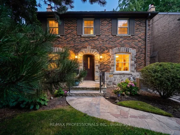65 Dunedin Dr, Toronto, ON M8X 2K7