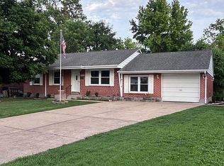 9218 Damson Dr, Saint Louis, MO 63123