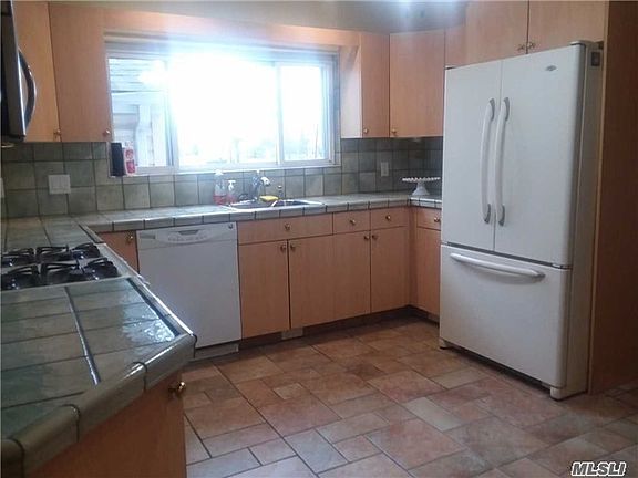 5th image of 1669 Bellmore Ave