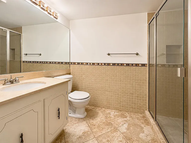 600 NE 36th St #309 — Photo 10