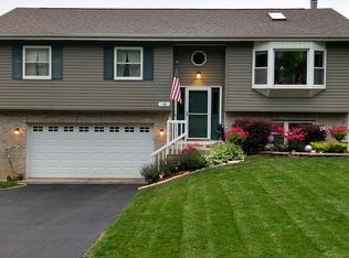 15 Linden St, Lake In The Hills, IL 60156