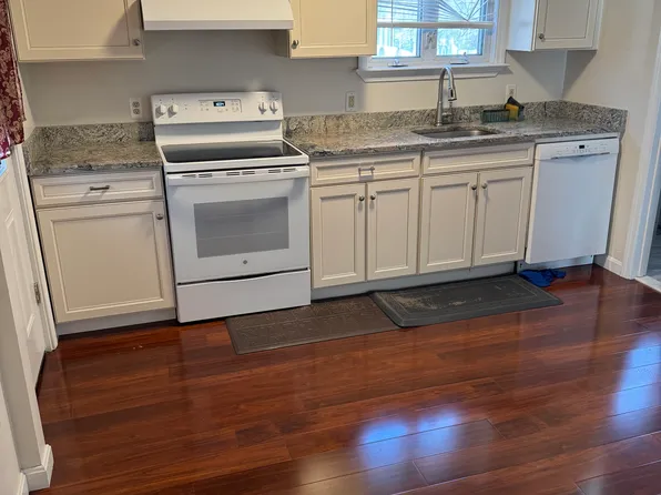 27 N Main St APT 1, Middleton, MA 01949