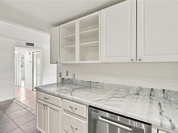 4th image of 4290 Gulfstream DR #5