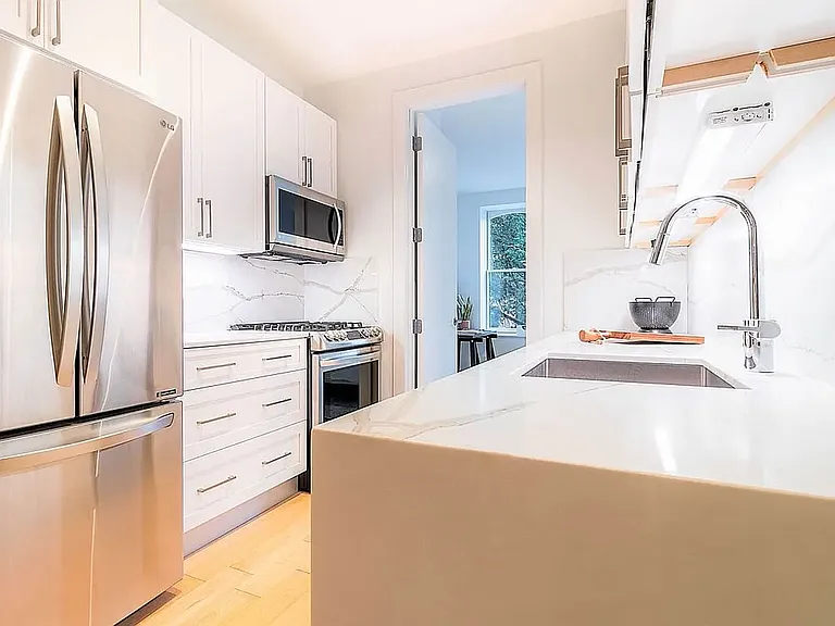 820 Marcy Ave #6 — Photo 2