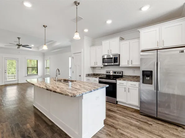 424 Pemberton Ln, Cantonment, FL 32533